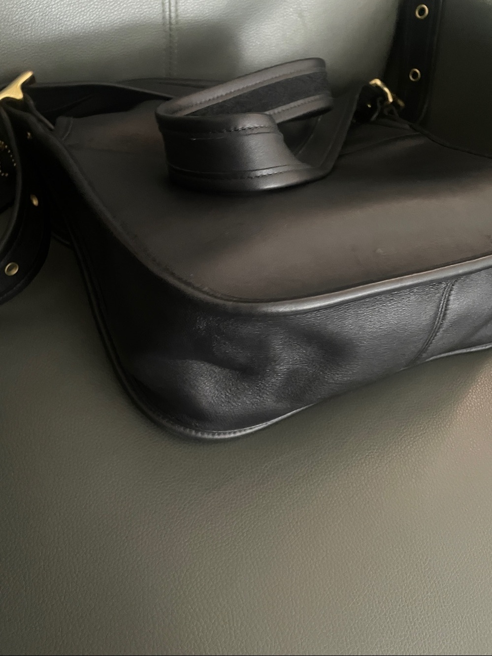 vintage black leather Coach Patricia Legacy bag with a classic flap closure and - Picture 8 of 13